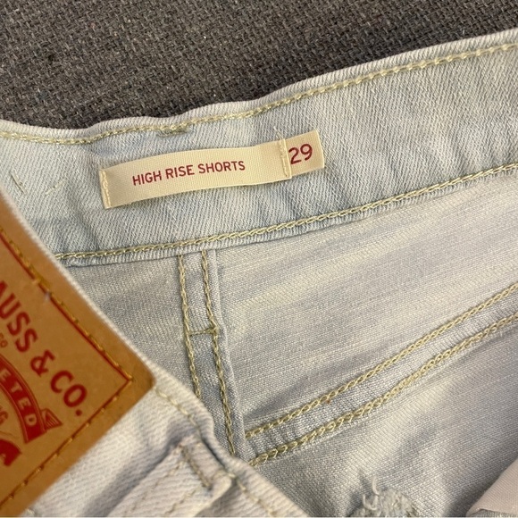 Levi’s High Rise Distressed Shorts - Picture 5 of 5